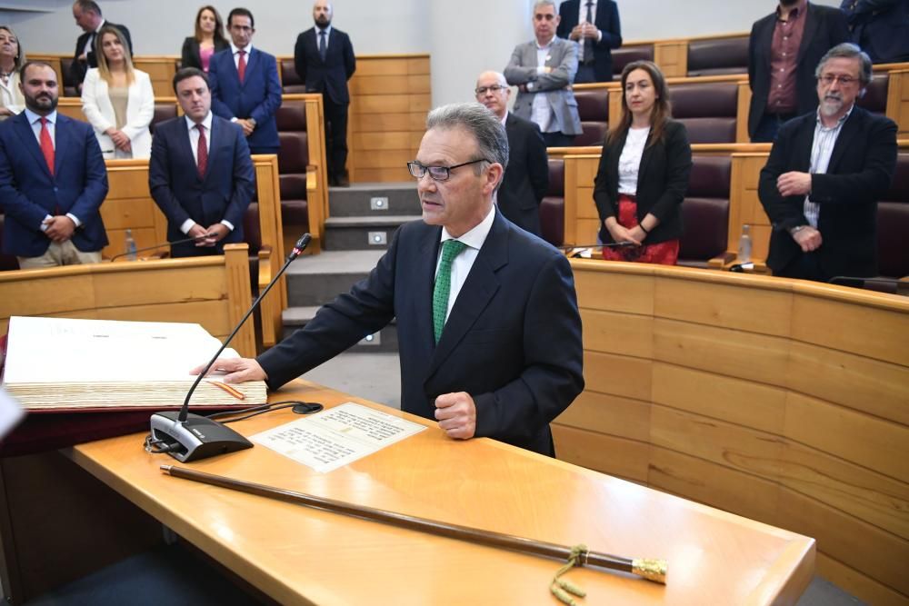 Fue elegido por 17 votos frente a los 14 otorgados a Rosa Gallego del PP. Ha anunciado un plan de lucha contra la despoblación rural en su investidura.