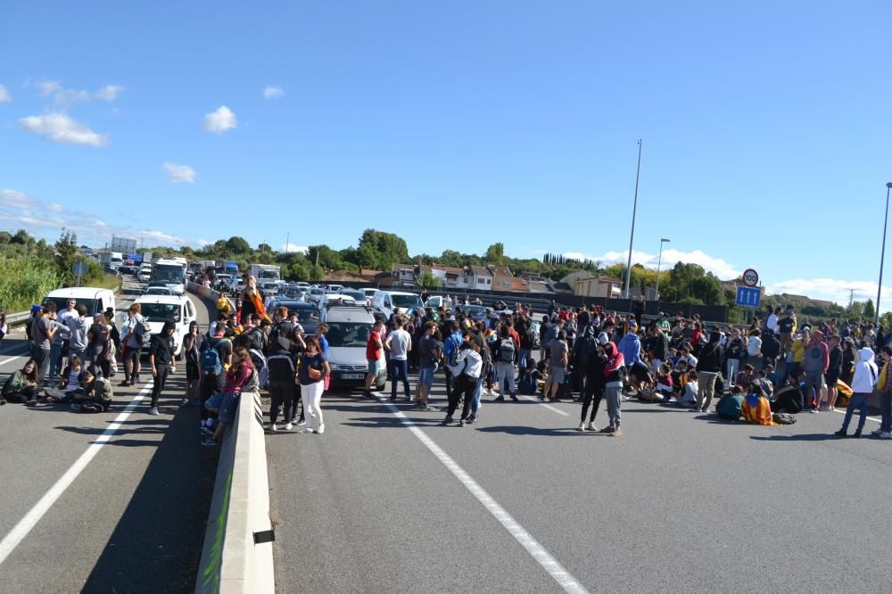 Els estudiants buiden les aules i tornen a tallar el trànsit a Manresa