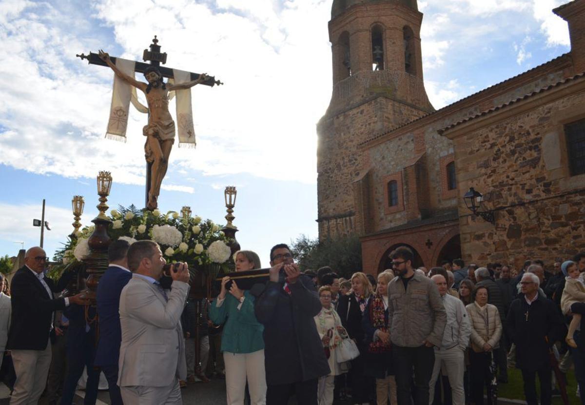 La imagen del Cristo en el inicio de la procesión. | E. P.