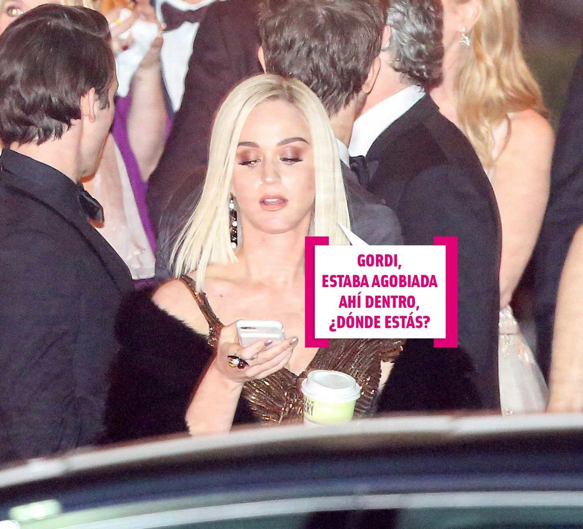 Katy Perry con el WhatsApp