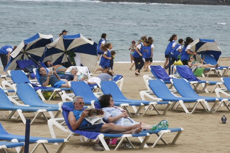 09.05.18 Las Palmas de Gran Canaria.  Reportaje sobre la opinión de los vecinos de las actividades lúdicas  y deportivas en la Playa de Las Canteras.  Foto Quique Curbelo  | 09/05/2018 | Fotógrafo: Quique Curbelo