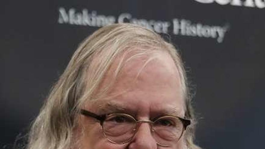 James P. Allison, ayer, tras saberse ganadores del Nobel de Medicina.