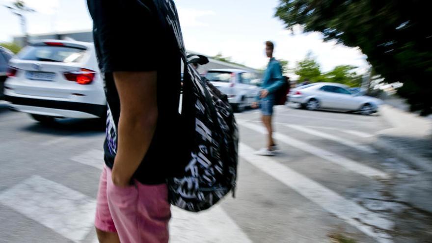 Educación implica a los ayuntamientos para atajar el absentismo de 2.300 alumnos