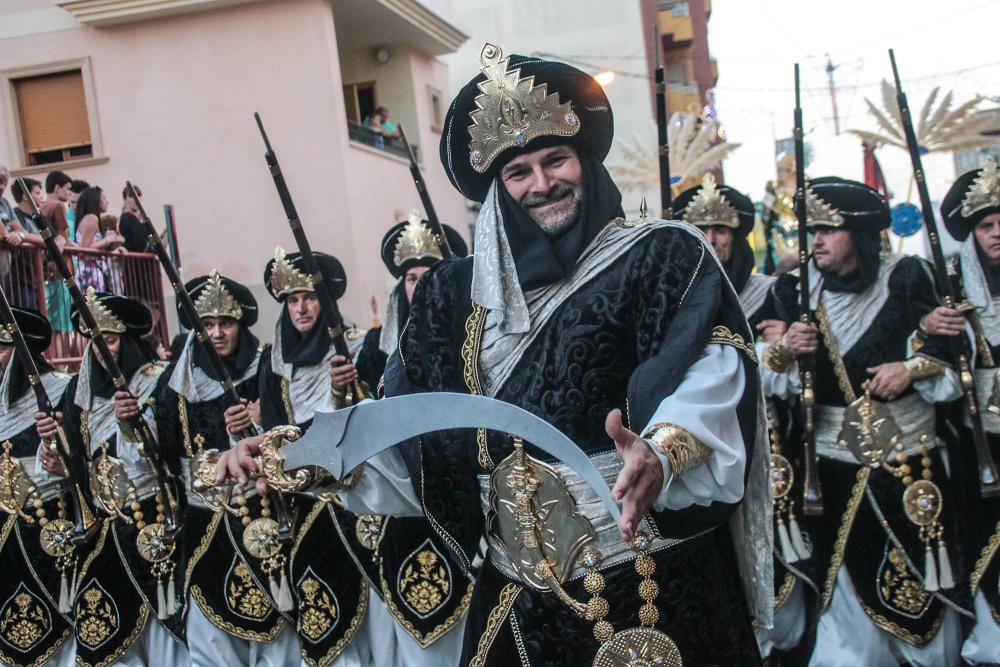 Los Moros y Cristianos llenaron las calles