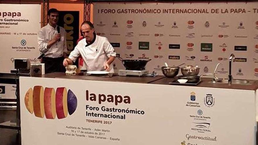 El cocinero Alberto García Ponte durante el concurso que se celebró en Tenerife.