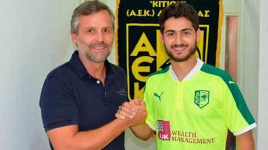 Nacho Cases, en su presentación oficial con el AEK Larnaka.