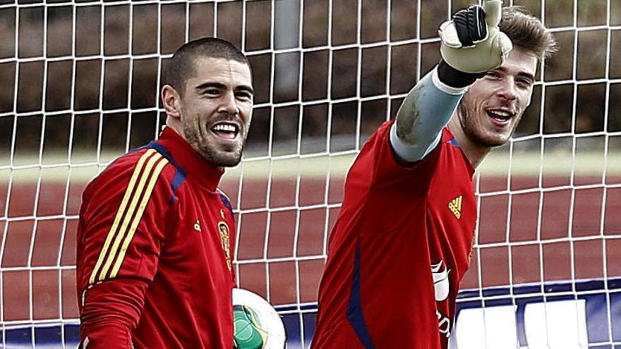 Valdés, con De Gea, su reemplazo en la selección.