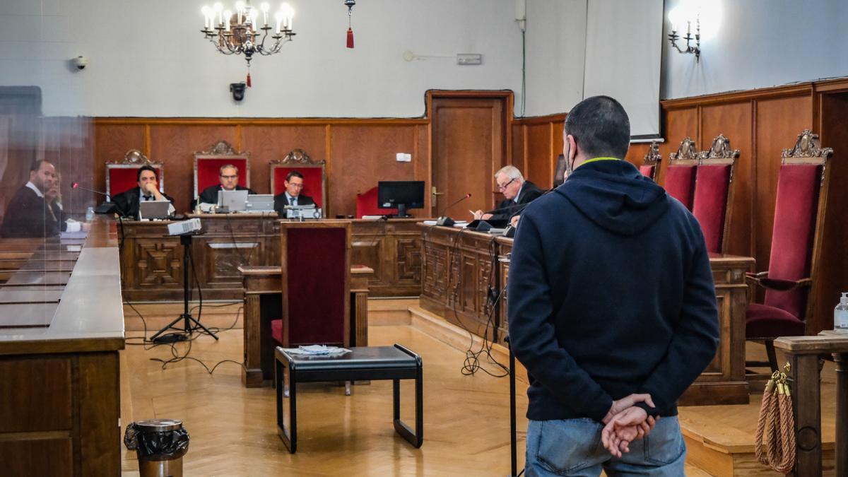 El acusado, este martes, durante el juicio en la Audiencia Provincial de Badajoz.