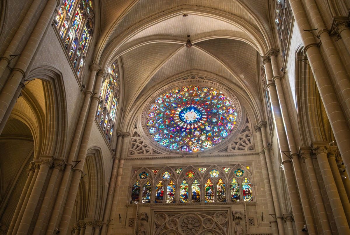 Las preciosas vidrieras del interior de la Catedral de Toledo