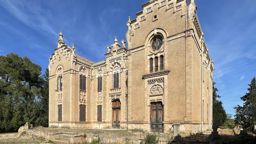 Façanes oest i sud de la Villa San José al Realenc de Carcaixent.