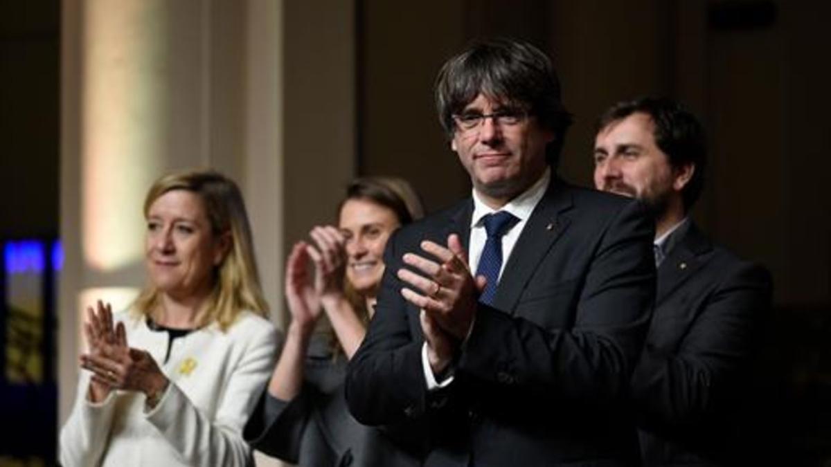 Carles Puigdemont, el pasado 7 de noviembre en Bruselas, en su encuentro con 200 alcaldes catalanes.