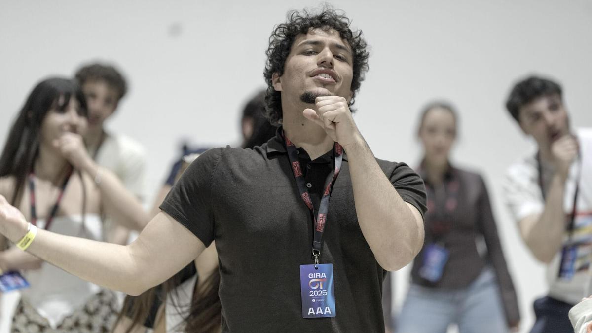 El cantante y tercer finalista de 'Operación Triunfo', Tinho, durante los ensayos de la gira.