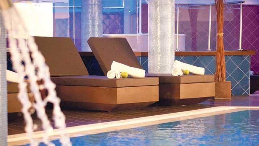 Imagen de archivo de la piscina de un hotel de lujo de Mallorca.