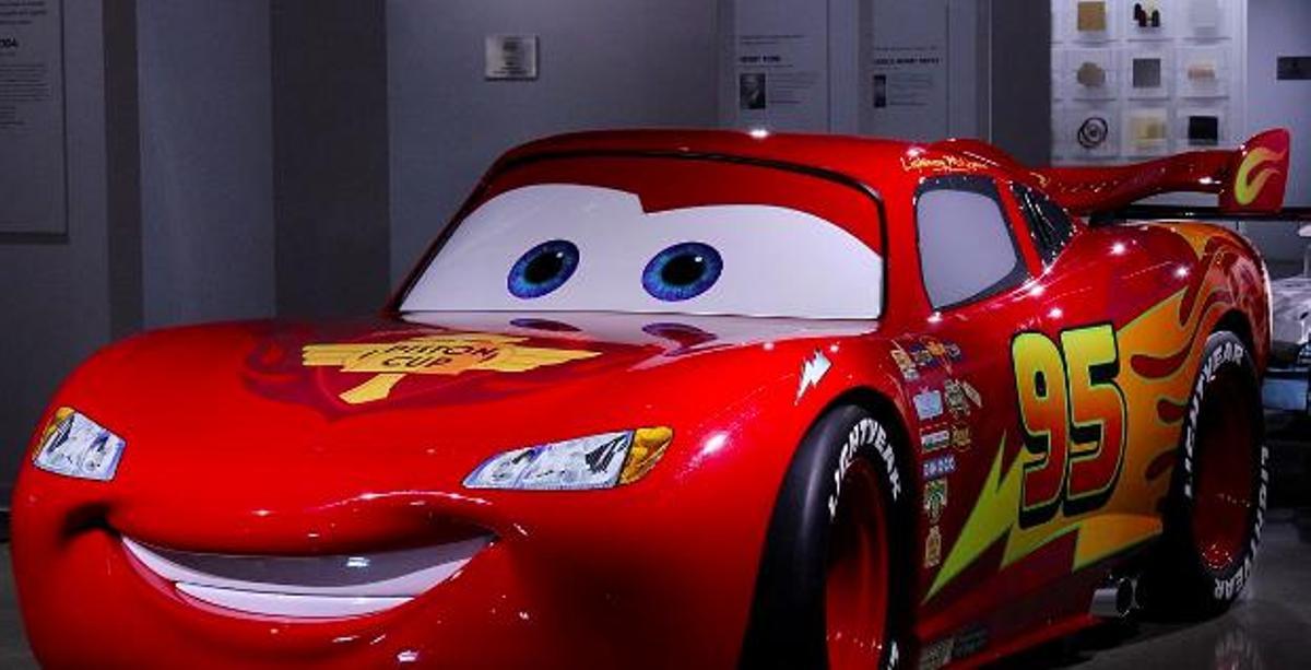 Rayo McQueen, el rey de la pista