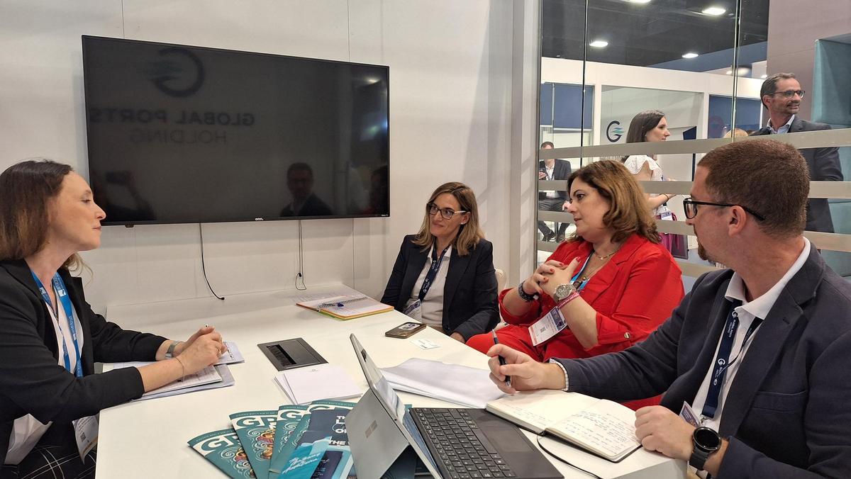 Reunión de la presidenta de la Autoridad Portuaria con MSC Cruises