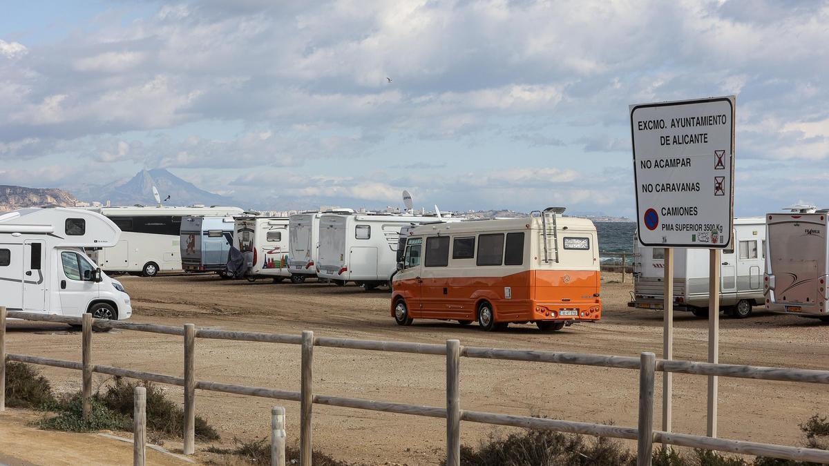 Zona de Urbanova donde se instalan caravanas de manera irregular.