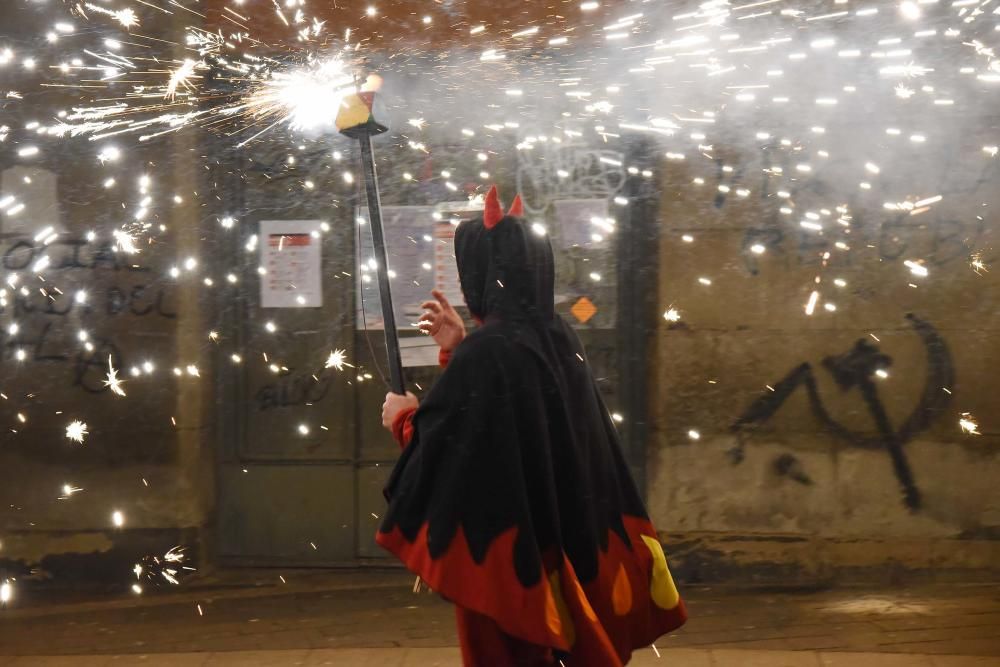 La trobada de diables fa tremolar el Barri Antic d