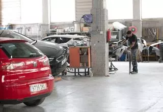 Esperas de entre tres y seis meses para reparar el coche en los talleres de Ibiza