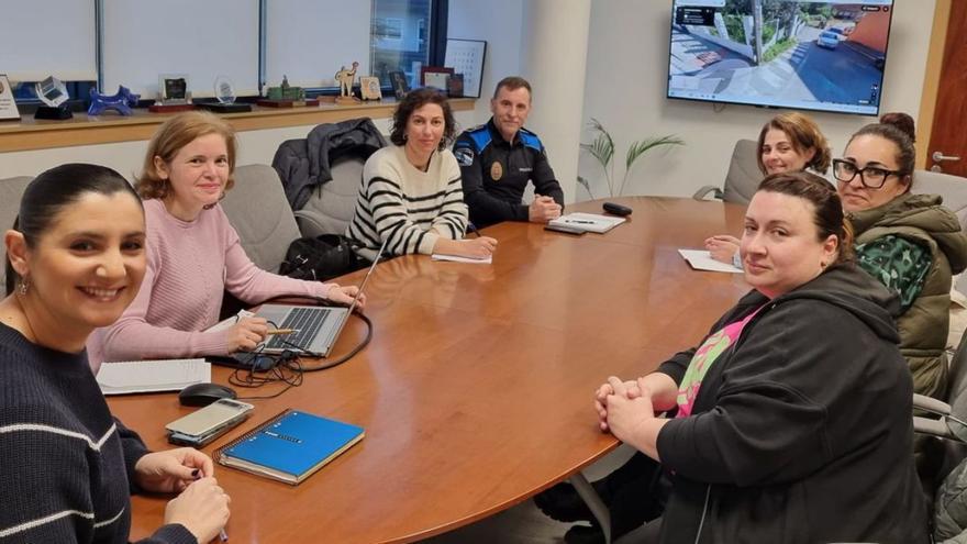 La reunión entre la comunidad educativa, el gobierno local y la Policía. | FdV