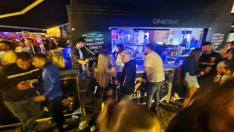 Lleno en los locales de copas con música de Vilagarcía durante la "noche del agua".