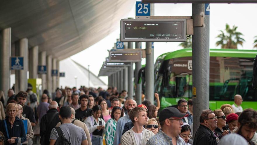 El transporte público en Tenerife moviliza a más de 53.700 usuarios durante el puente de agosto