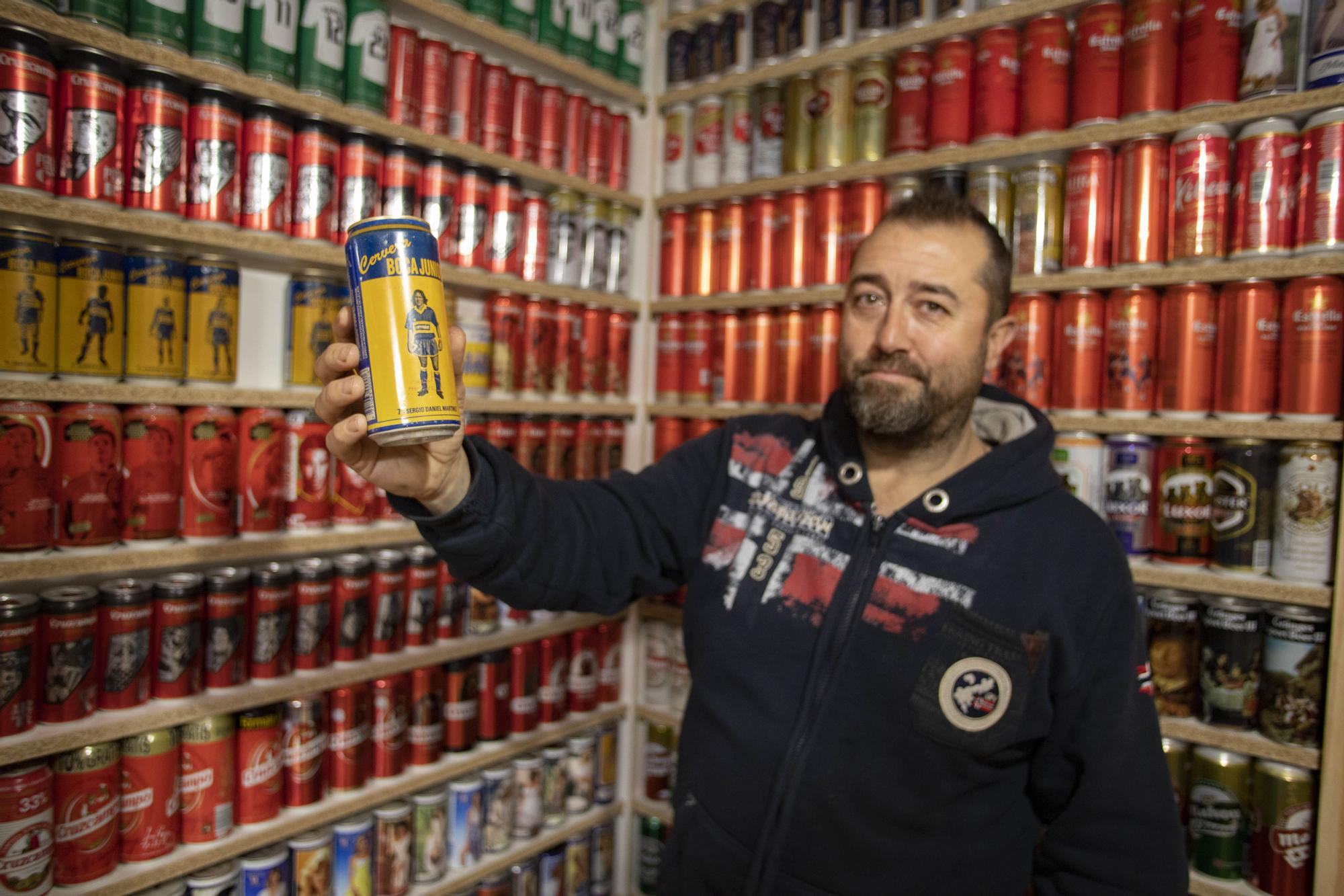 David Fortea atesora en Quesa la mayor colección de latas de cerveza de España