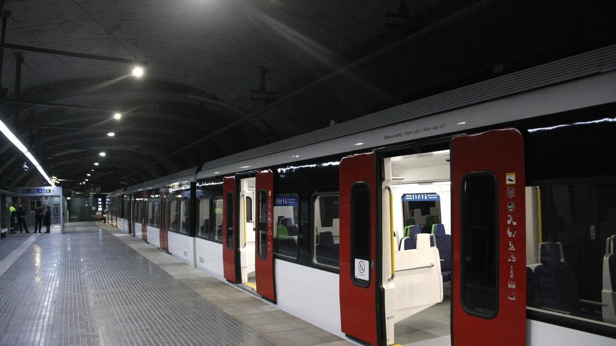 Primer tren renovado de la serie 112 de la línea Barcelona-Vallès