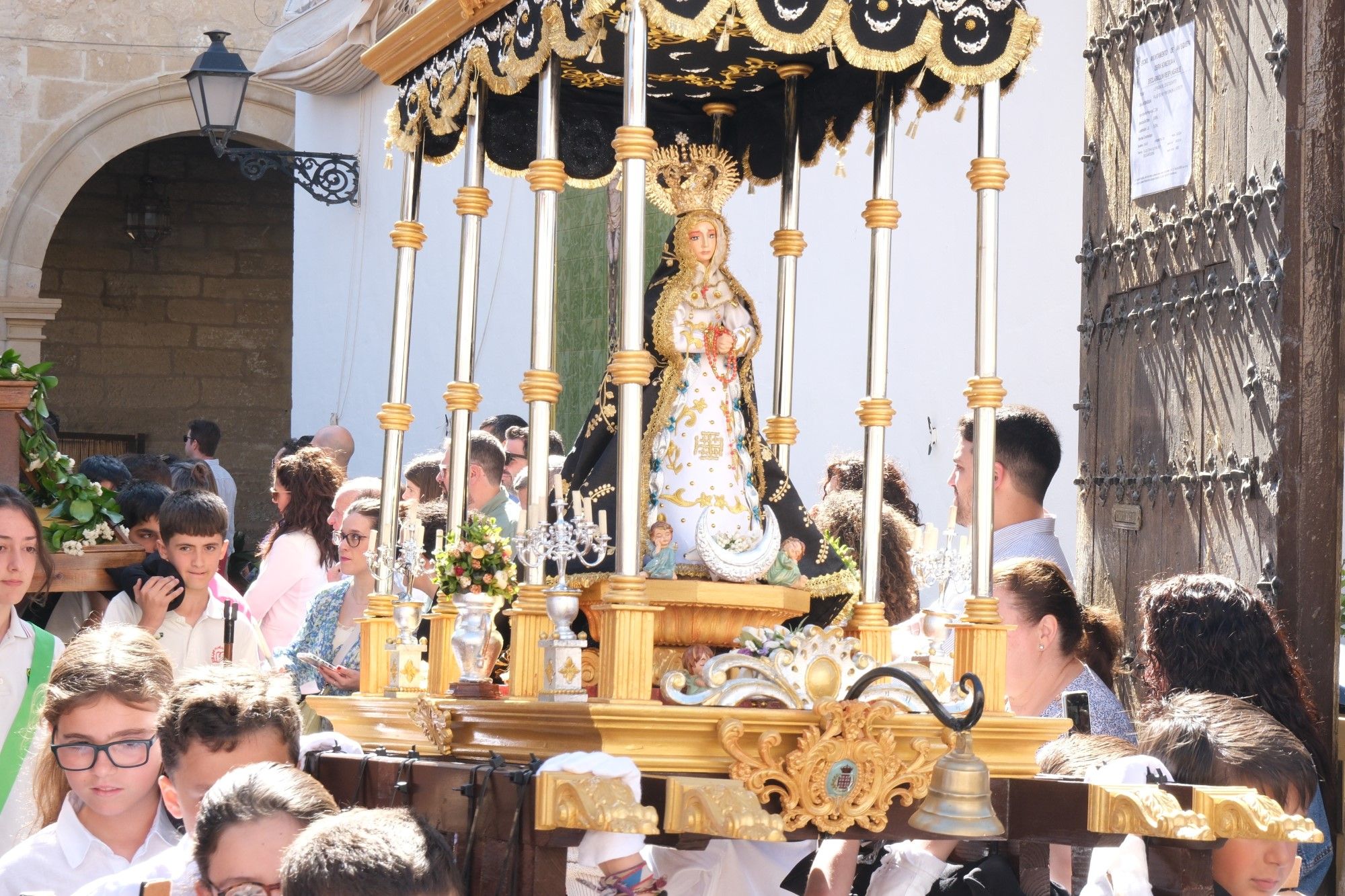 Concentración de tronos chicos en Antequera