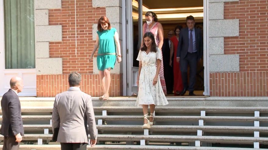 La Reina Letizia se va de compras: así es su nuevo vestido de Hugo Boss