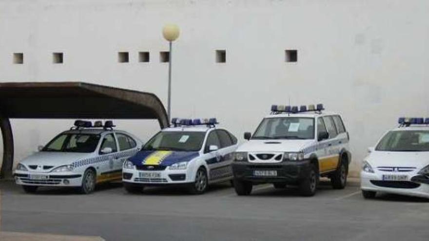 La vieja flota de vehículos de la Policía Local de Villena.