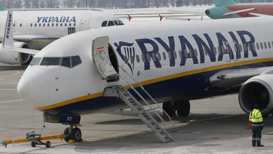 Ryanair reubica o reembolsa el importe del billete a 50.000 pasajeros afectados por la huelga