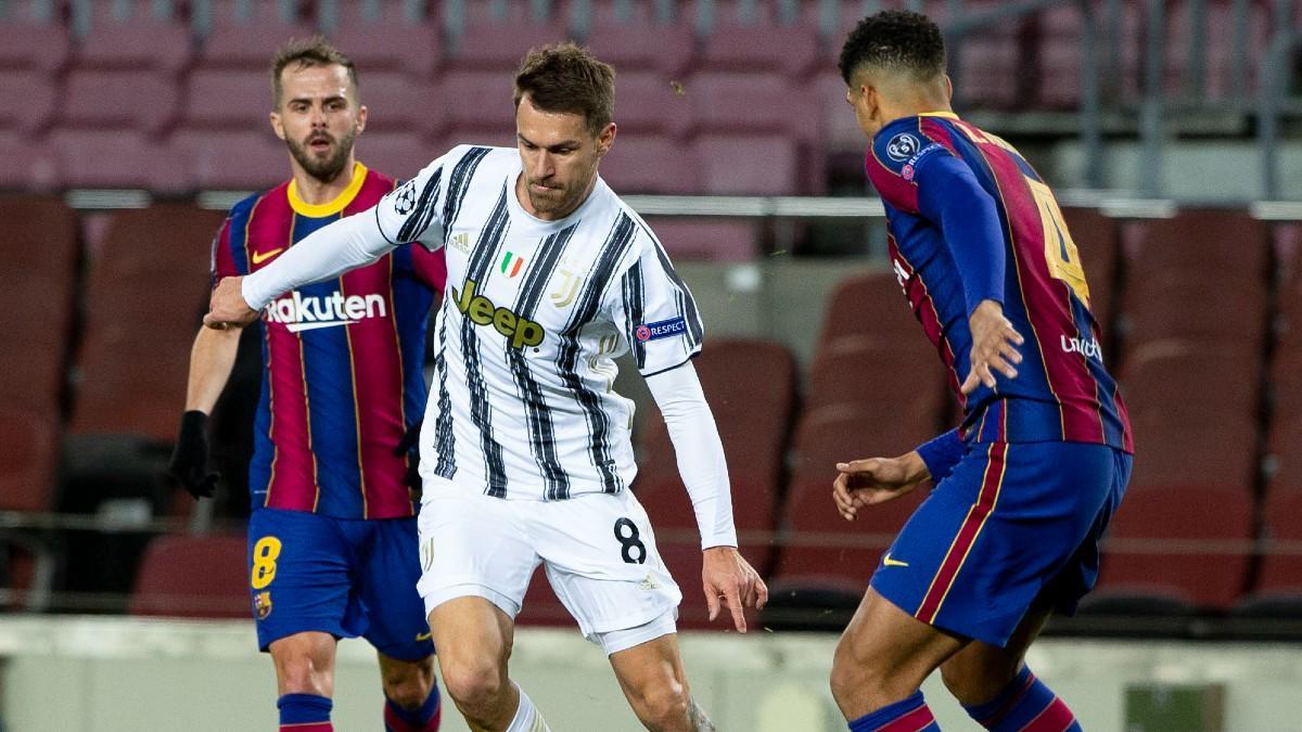 Pjanic y Ramsey durante un partido entre Barça y Juventus