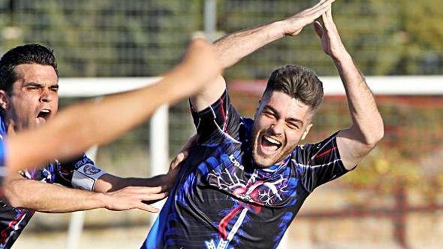 Juanan celebra uno de los dos goles anotados por el Zamora CF ante el Santa Marta.