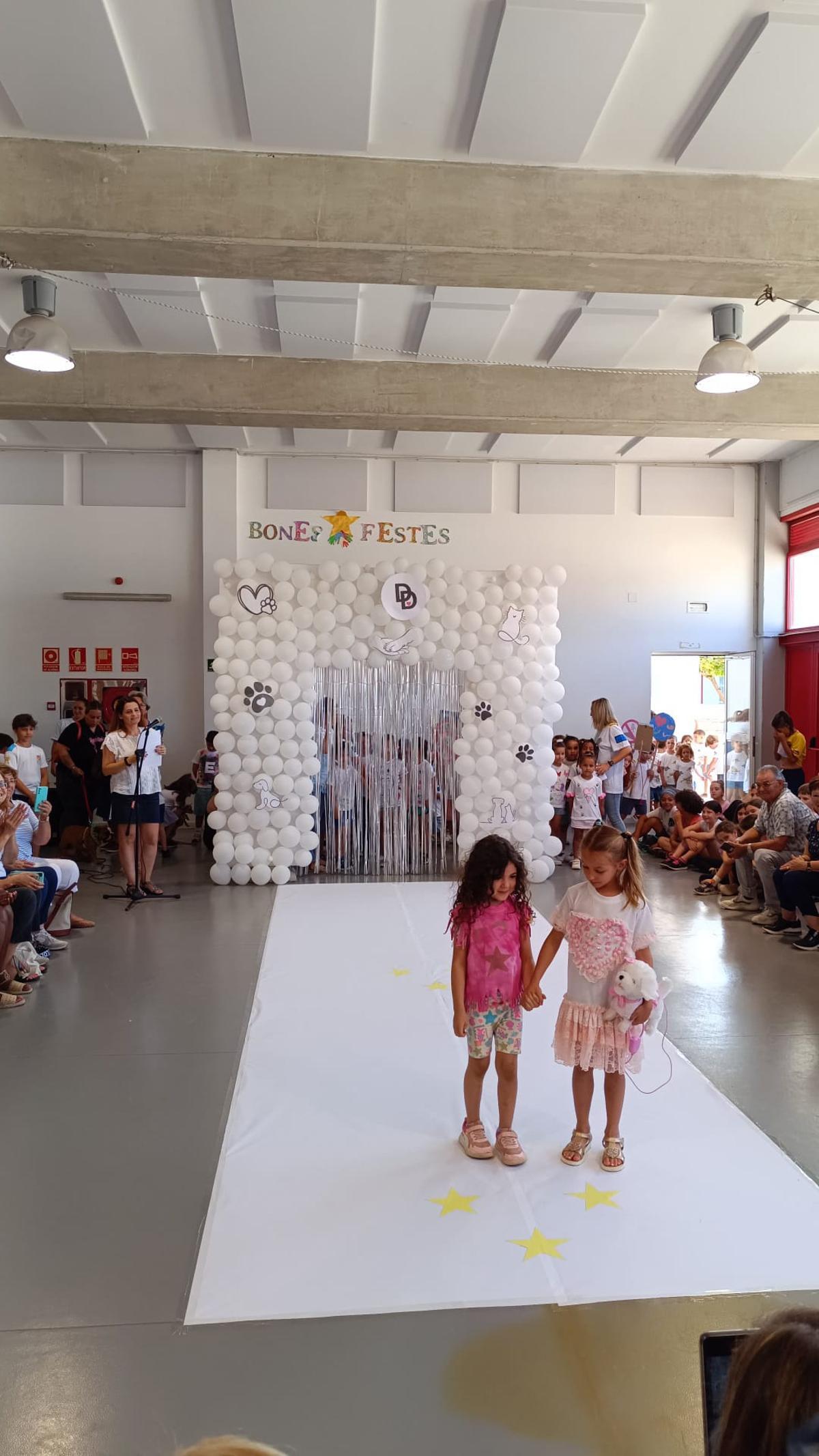 Pequeños diseñadores solidarios y amantes de los animales en Sant Antoni Pequeños diseñadores solidarios y amantes de los animales en Sant Antoni