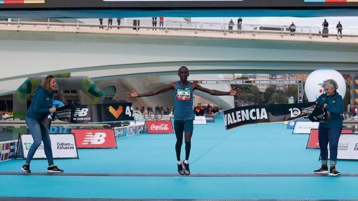 Kiptum destroza el récord del Maratón Valencia Trinidad Alfonso.