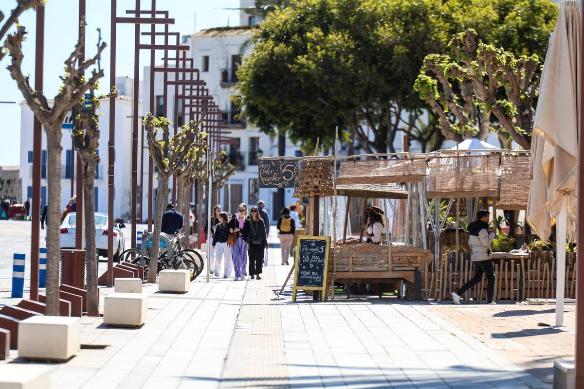 Galería: los comercios de la zona del puerto de Ibiza recobran vida durante la Semana Santa