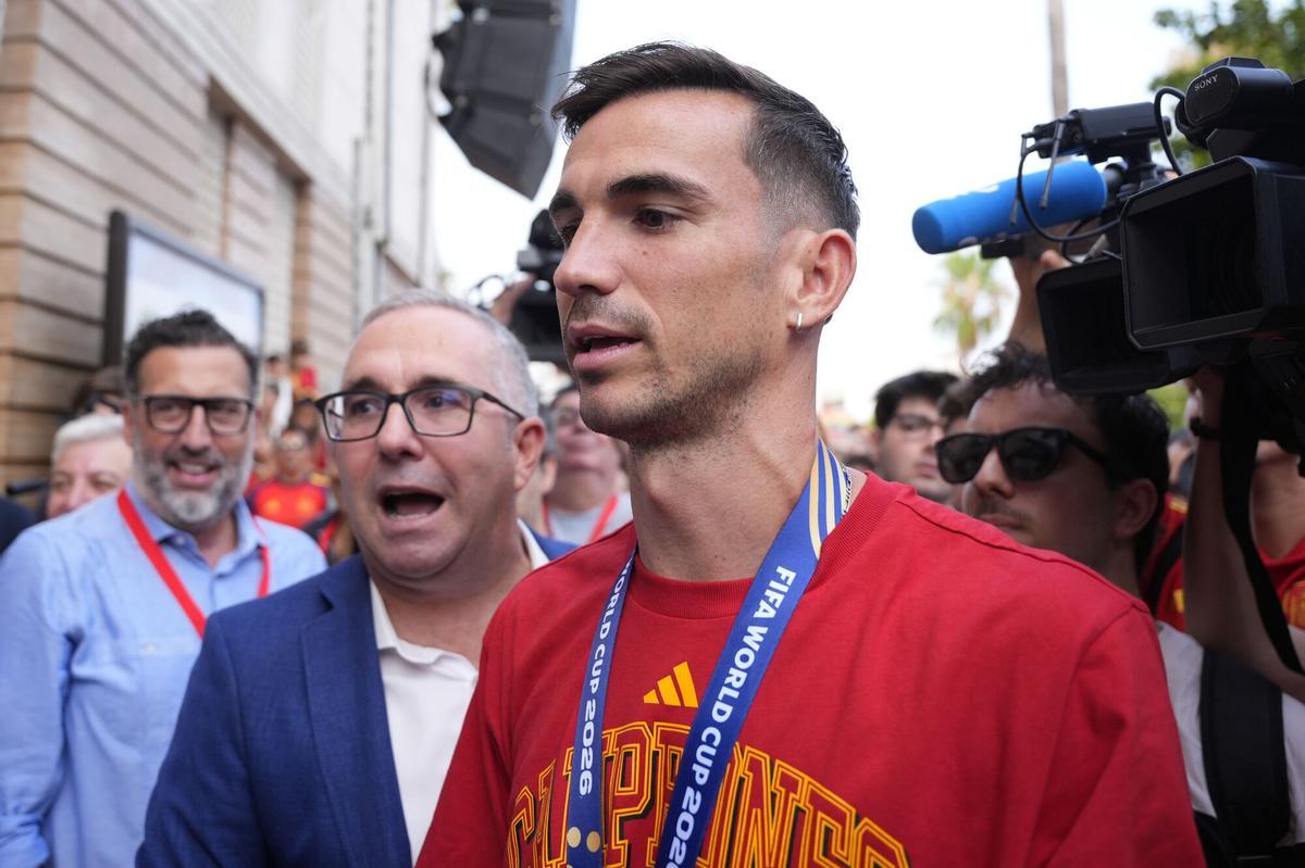 Los Palacios se rinde a Fabián y Gavi, sus campeones del mundo