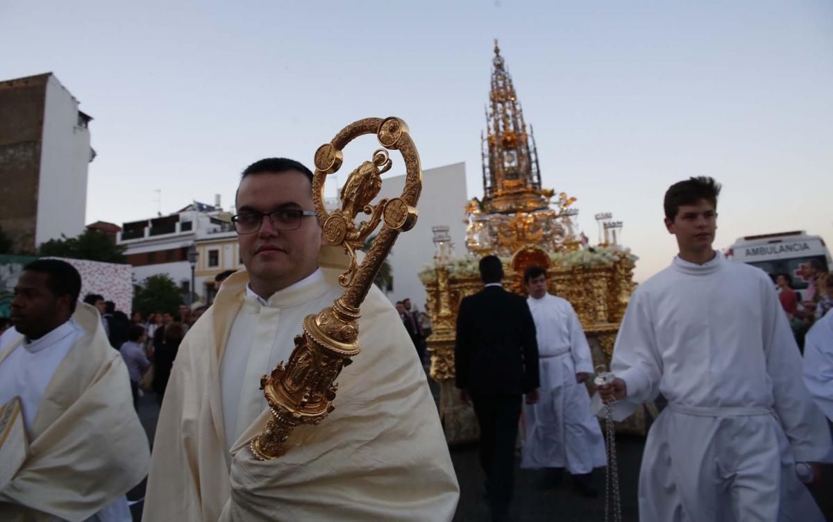 El Corpus recorre las inmediaciones de la Mezquita-Catedral