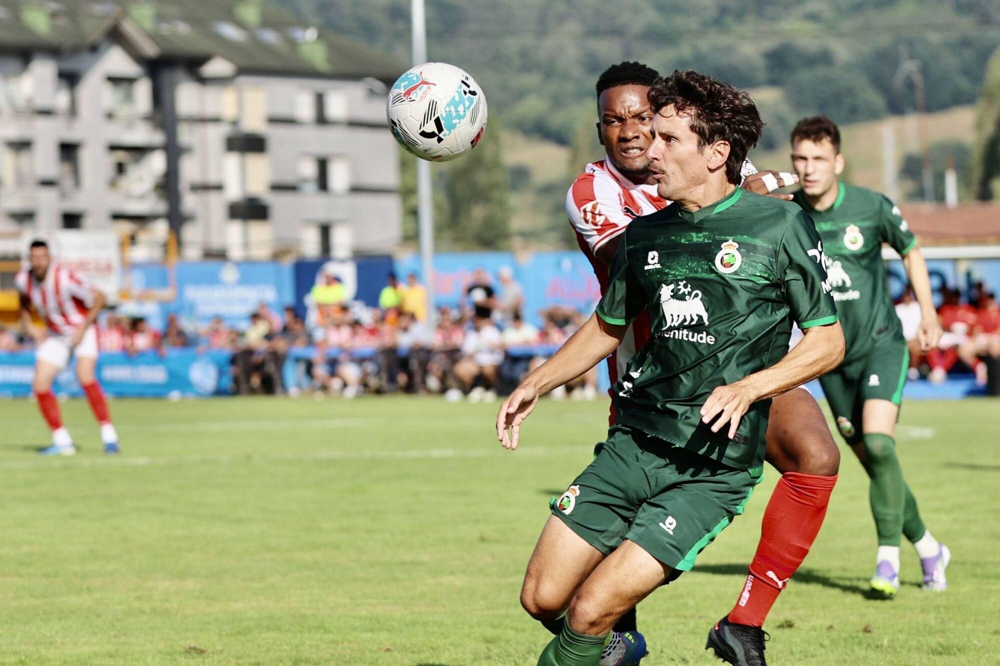 EN IMÁGENES: Amistoso de pretemporada en Grado entre Sporting y Racing de Santander