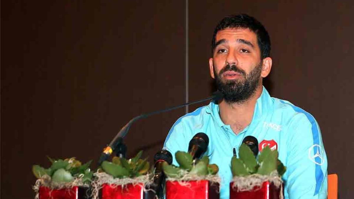 Arda Turan quiere seguir en el Barça