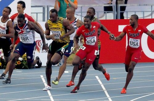 El jamaicano Usain Bolt ha ganado su tercera medalla de oro en estos Mundiales en el relevo 4x100.