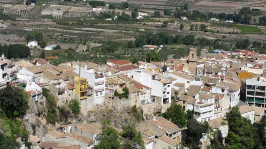 En próximas fechas se iniciarán obras en varias calles y la ejecución del centro médico en Agres.