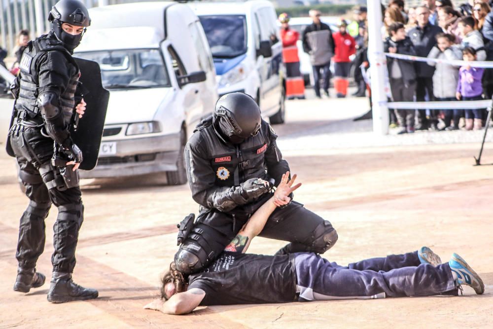 Exhibición policial en Granja de Rocamora