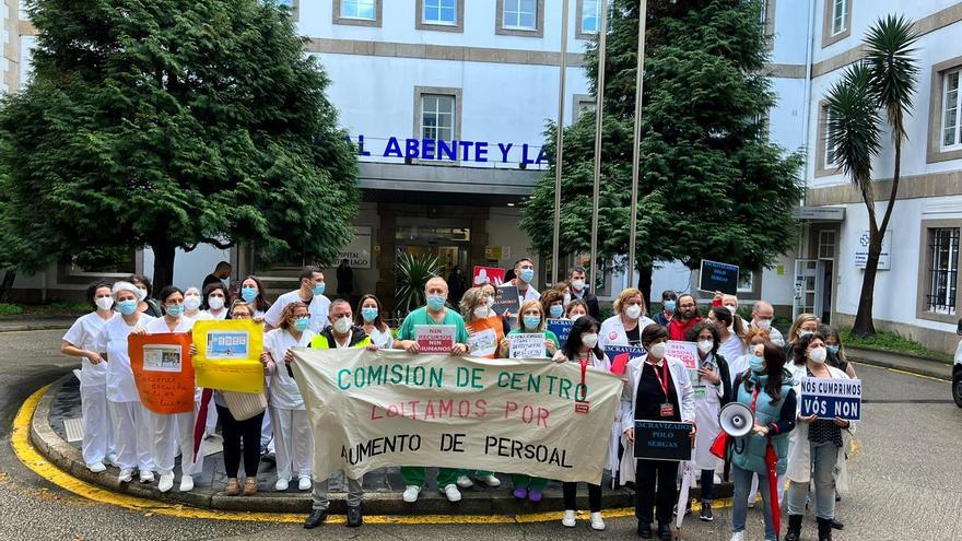 Decenas de personas reclaman reforzar el Hospital Abente y Lago y reabrir la cuarta planta