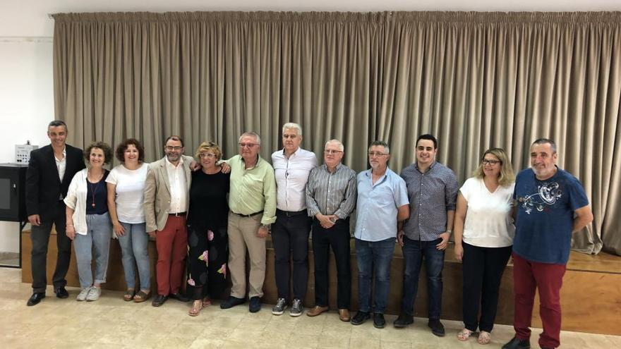 Miembros de PSOE y El Pi de Alcúdia han presentado las bases del acuerdo hoy en el Casal de Cultura.
