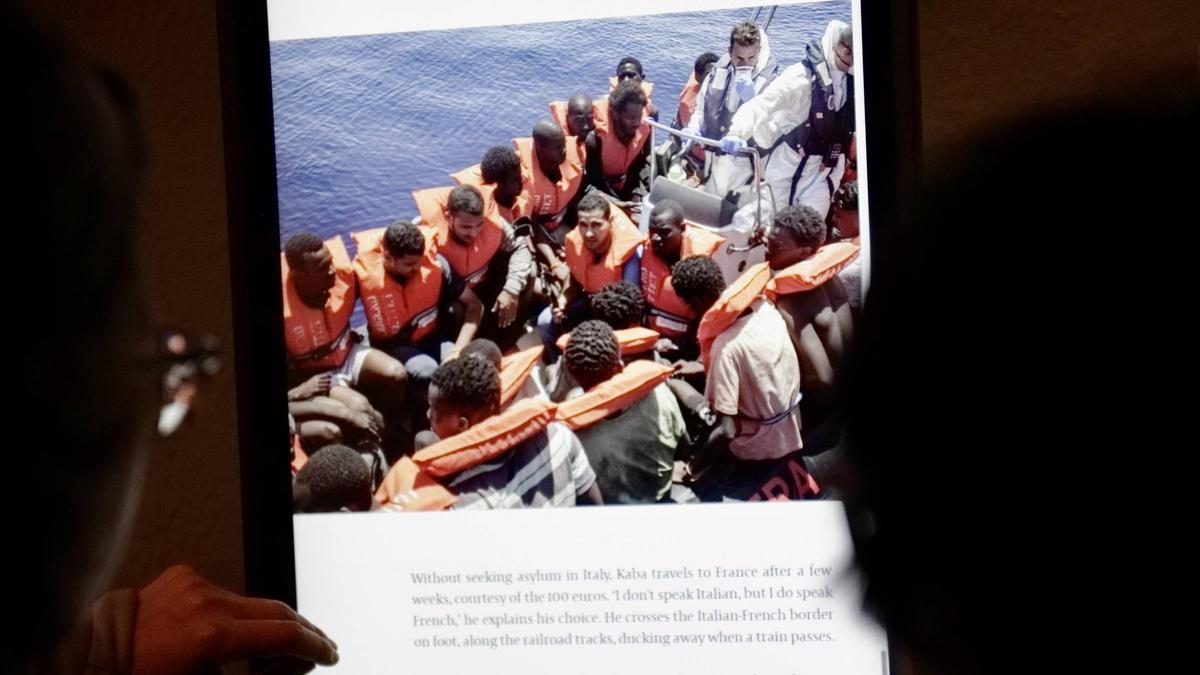 Imagen del trabajo 'Pasajeros', de César Dezfuli, en la muestra del World Press Photo en el CCCB.