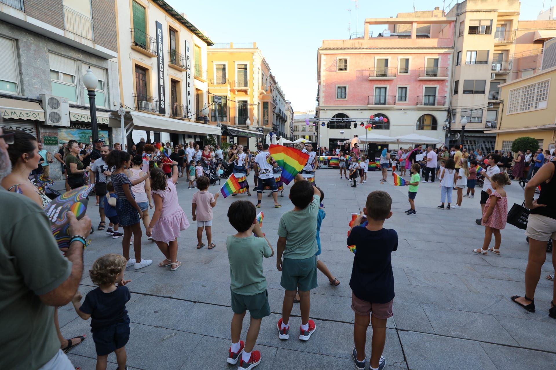 Orgullo Elche: carrera de tacones en Elche