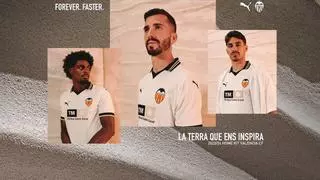El Valencia presenta su nueva camiseta local