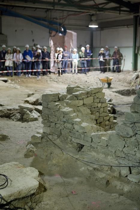 Visita de la alcaldesa de Gijón y los portavoces municipales a las obras de Tabacalera