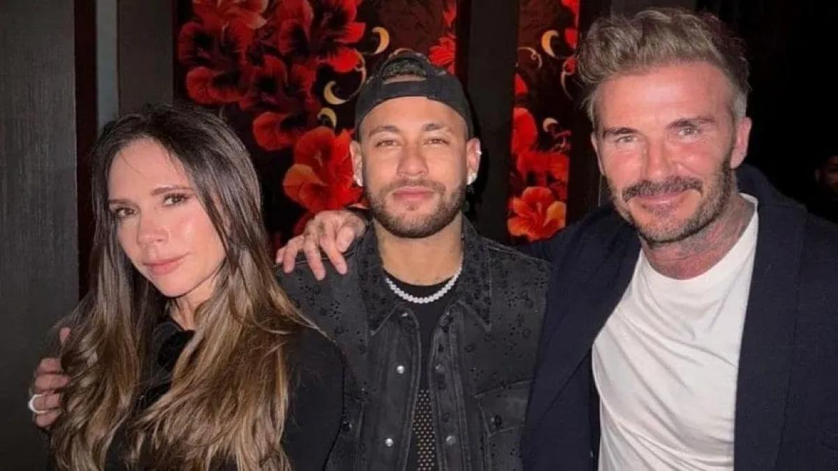 Neymar, junto a Victoria y David Beckham